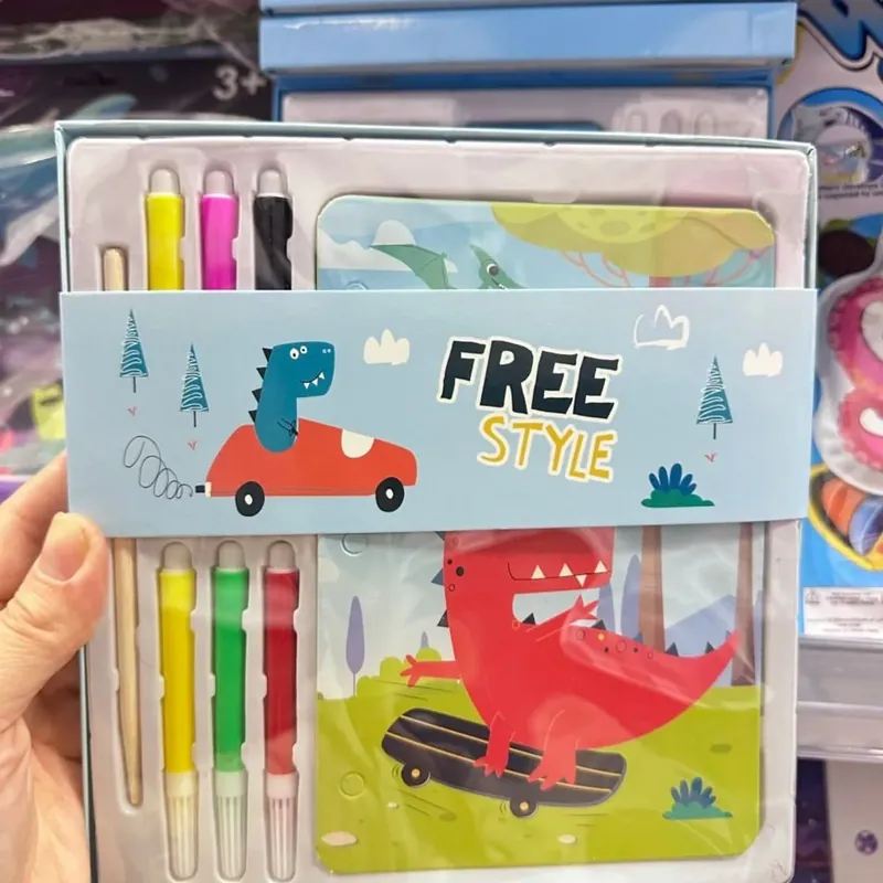 Zestaw kreatywny Free Style z dinozaurami, pisaki i plansze Promocja