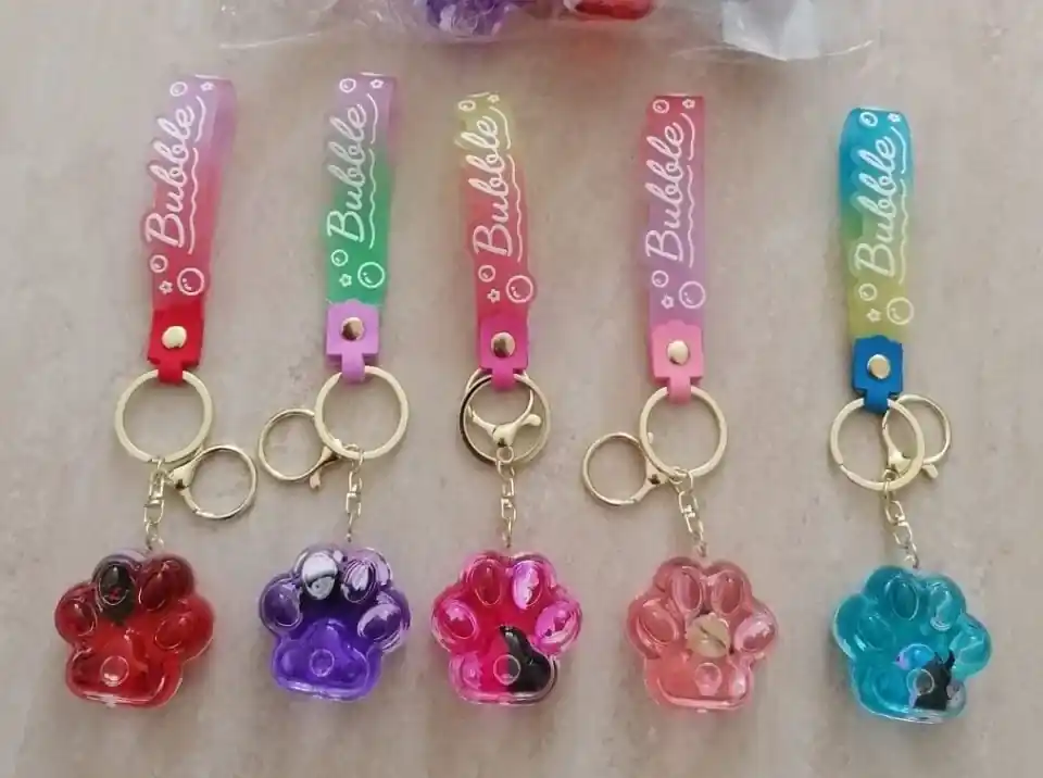Brelok do Kluczy Łapka z Płynem Bubble - Mix Kolorów 12 szt. Kup online