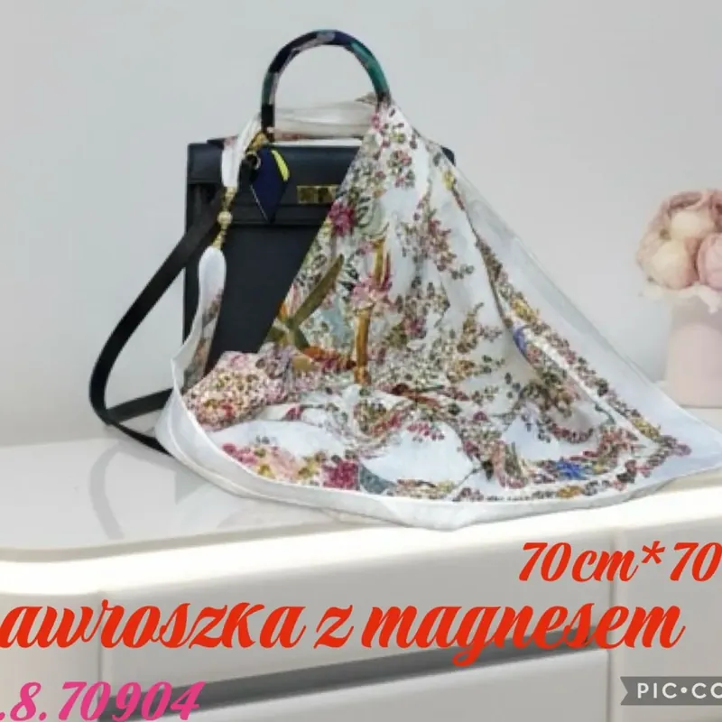 Wyprzedaż Chusta damska jedwabna 70x70cm wzorzysta biała