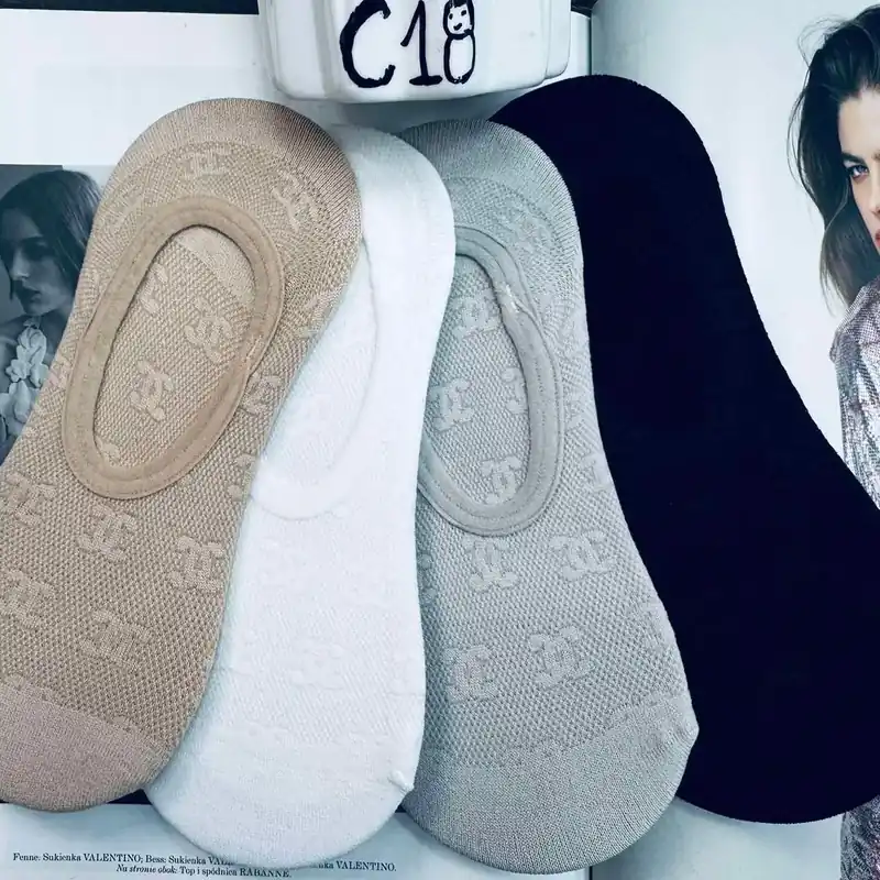 Wyjątkowa oferta Skarpetki damskie stopki w 4 kolorach beż, biel, szarość, czerń