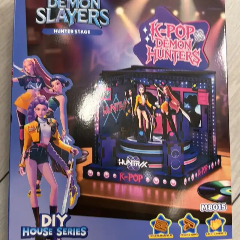 Zamów teraz Zestaw klocków K-Pop Demon Slayer DIY House Series