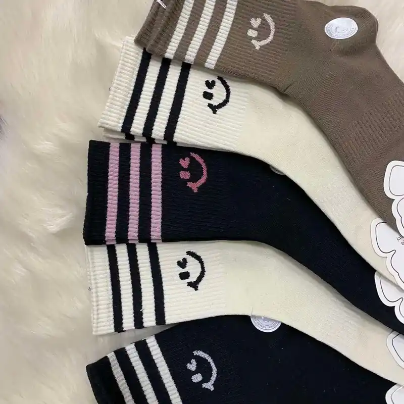 Wyjątkowa oferta Skarpetki damskie prążkowane z emotikonami 5 par