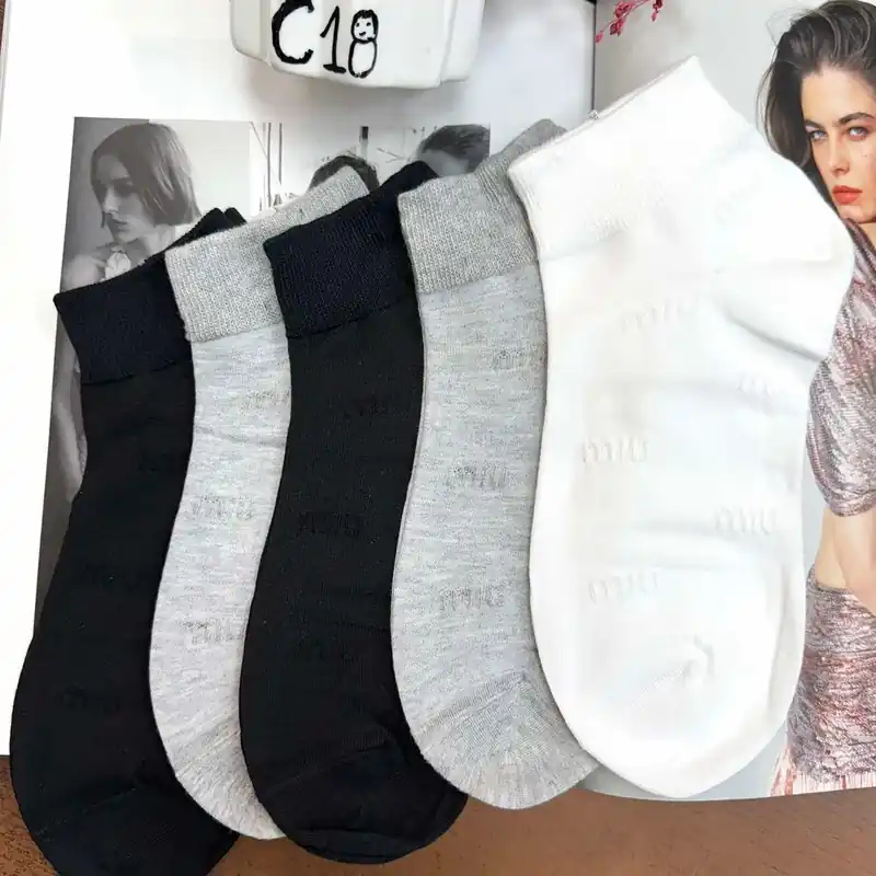Skarpetki damskie ankle Miu Miu czarne, szare, białe Wyprzedaż