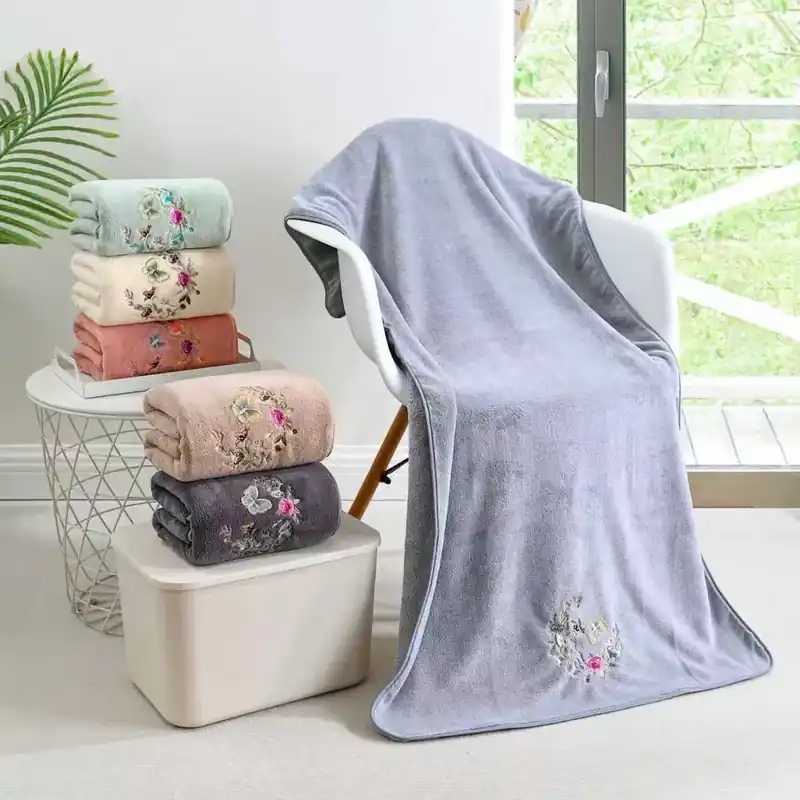 Ręczniki z mikrofibry 50x100cm mix kolorów z haftem kwiatowym Oferta